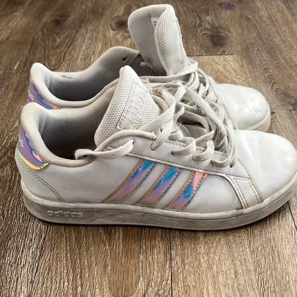 4/$20🥳 Girls Adidas All Star shoes size Girls 3